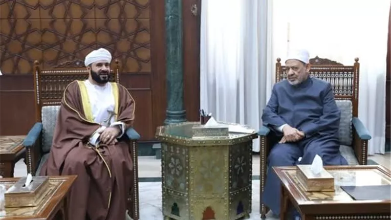 الإمام الأكبر لوزير أوقاف عُمان: الأزهر يحمل على عاتقه مسؤولية وحدة الأمة
