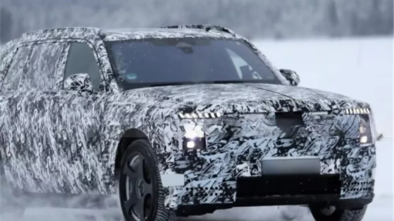 SUV رولز رويس القادمة.. عندما تلتقي الفخامة الصامتة بالمستقبل الكهربائي
