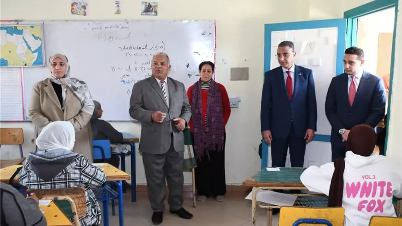 محافظ الفيوم يتفقد عددا من لجان امتحانات الشهادة الإعدادية 