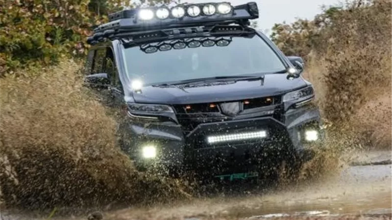 فان تويوتا بلمسة Land Cruiser.. تجربة جريئة بنتيجة غير متوقعة