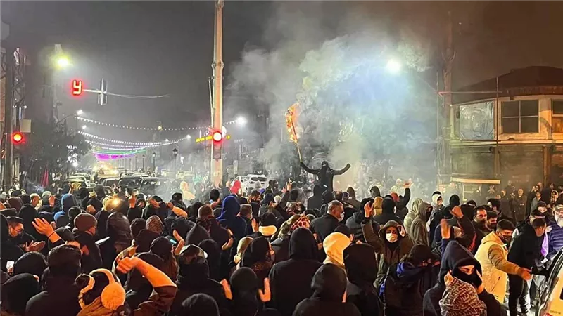 الحرس الثوري الإيراني يعتقل 73 مسلحاً بتهمة الارتباط بأمريكا وإسرائيل