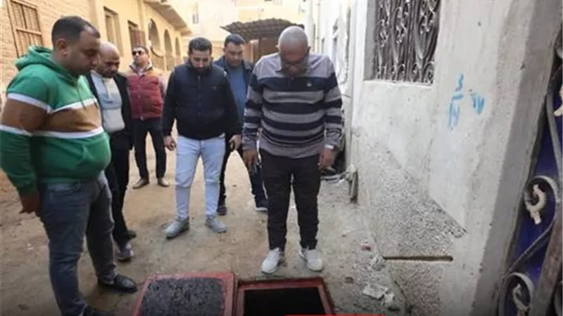 رئيس مياه المنيا يواصل جولاته بتفقد وصلات الصرف الصحي بمركز مغاغة