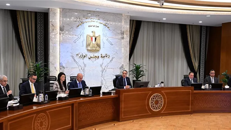 رئيس الوزراء يترأس الاجتماع الأول للجنة العليا للذهب