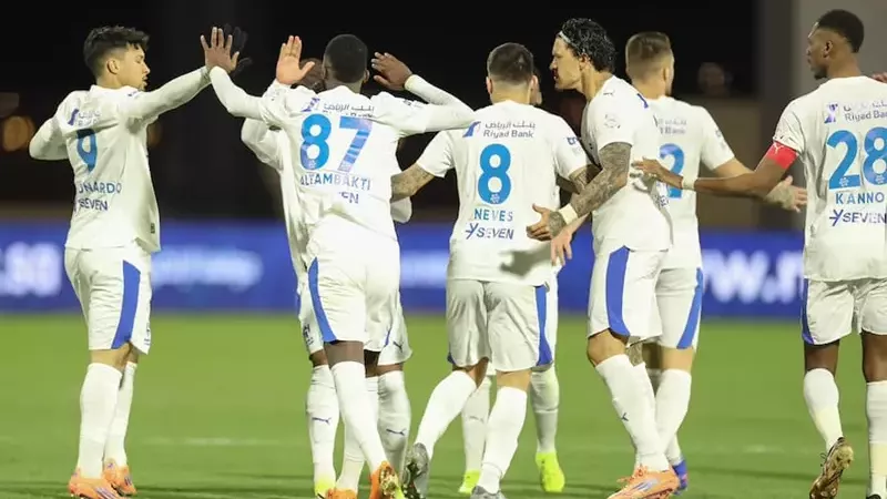الهلال يهزم نيوم 2-1 ويبتعد بصدارة الدوري السعودي