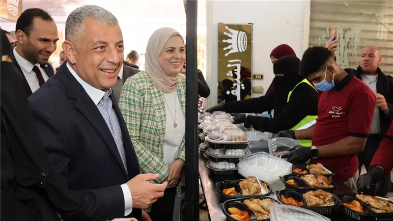 محافظ الإسماعيلية يتفقد مطبخ الخير بمركز القنطرة غرب| فيديو