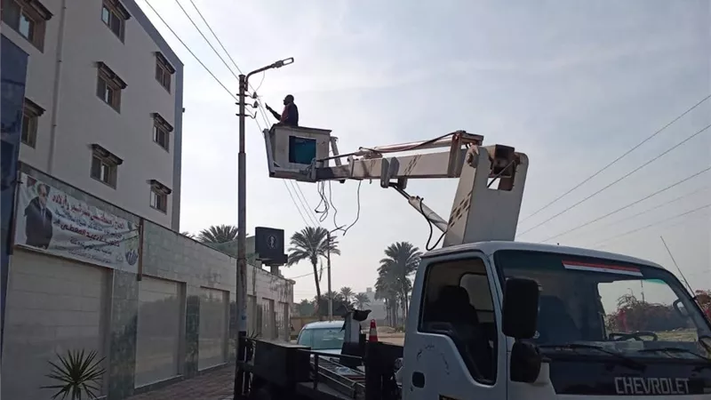 ضمن مبادرة «كفر الشيخ بتنور».. استمرار حملات رفع كفاءة الإنارة العامة