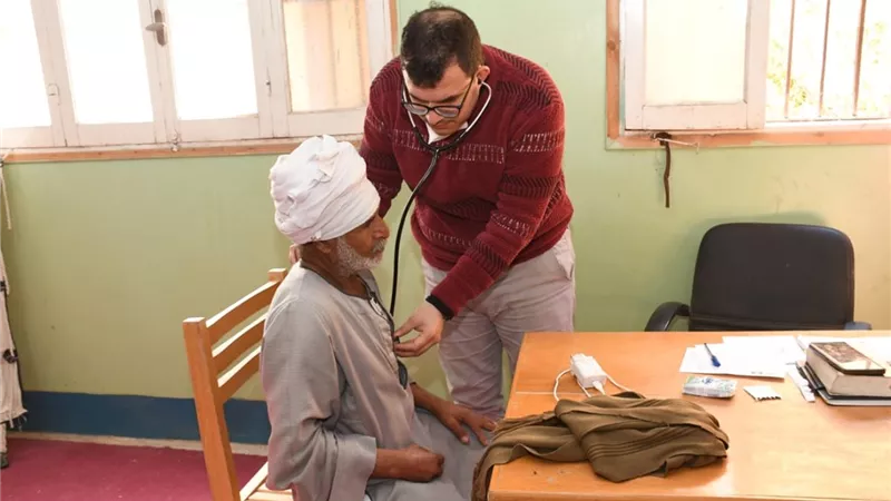 جامعة عين شمس تختتم مشروع “دار وسلامة” بقافلة تنموية كبرى بسوهاج