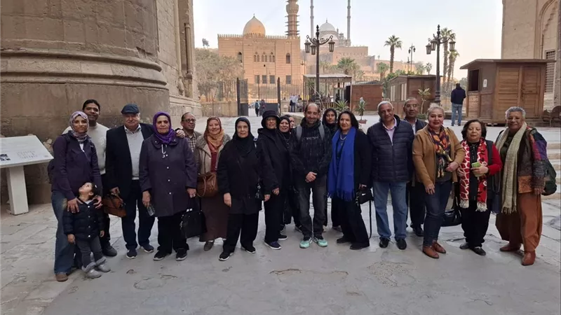 أصدقاء صالون نفرتيتي الثقافي في جولة بين مسجدي السلطان حسن والرفاعي