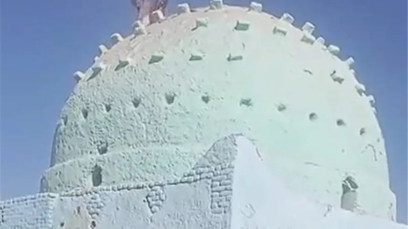 الهوس بالتريند.. كواليس تحريض مريض نفسي على هدم قبة مقام بأسوان