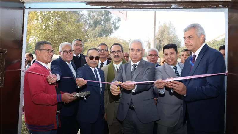 رئيس جامعة المنيا يفتتح وحدة إنتاج النيتروجين السائل بالمعمل المركزي