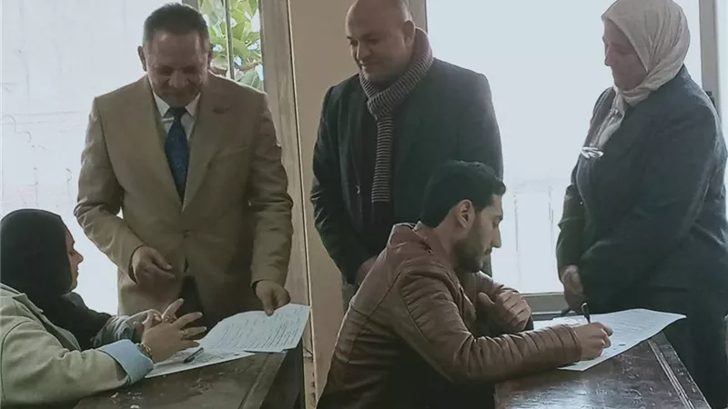 رئيس جامعة دمياط يتفقد امتحانات الفصل الدراسي الأول بكلية التربية النوعية