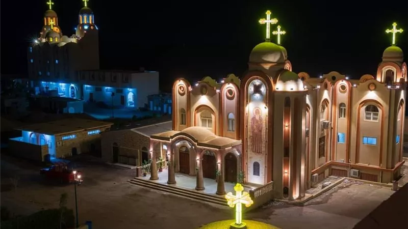 سفينة من طوب أحمر فوق الرمال .. أسرار العمارة الخفية في دير الأنبا موسى 