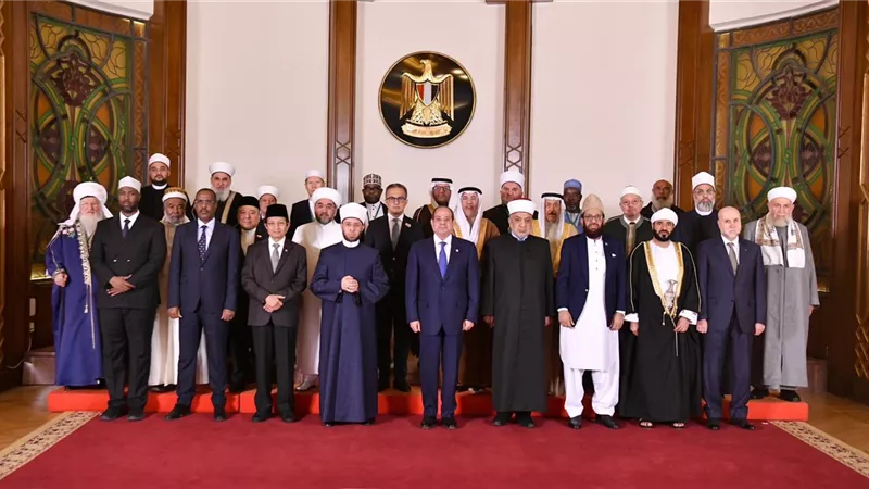 الرئيس السيسي يستقبل مشاركين في مؤتمر «الأعلى للشؤون الإسلامية»