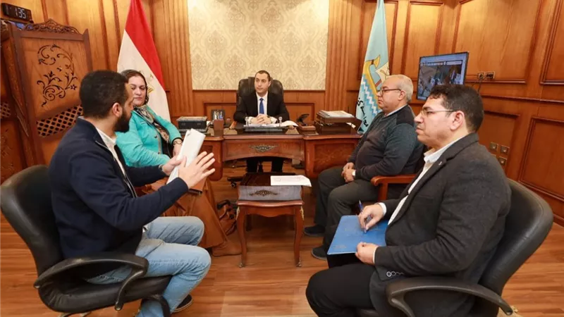 محافظ كفرالشيخ يوجه ببحث عدد من طلبات وشكاوى المواطنين