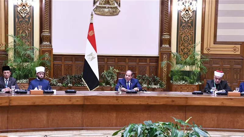 الرئيس السيسي يشدد على ضرورة صياغة خطاب ديني واعٍ وشامل يواجه التطرف