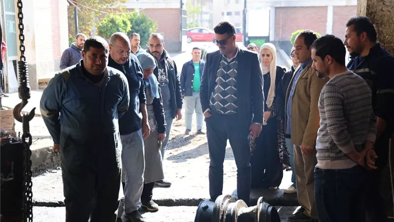 رئيس «مياه القليوبية» يتابع جاهزية محطات الصرف وورش الطوارئ ببنها