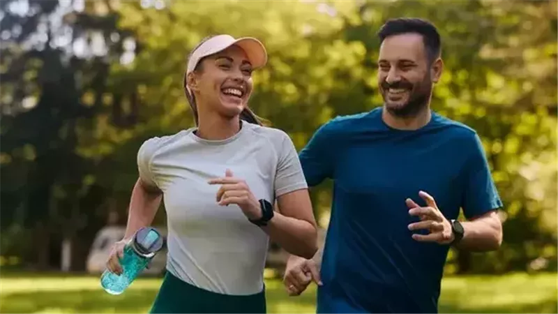 تراجع اللياقة البدنية يبدأ بعد منتصف الثلاثينات.. والرياضة تظل الحل