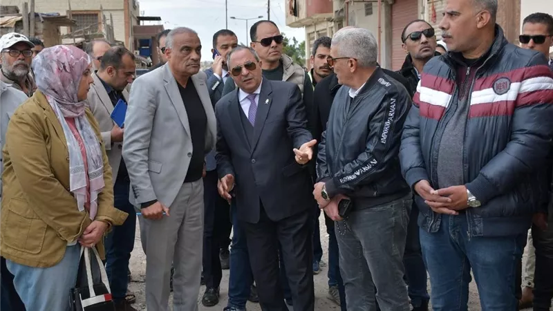 محافظ بورسعيد يوجه الأهالي بسرعة تركيب «عدادات كهرباء ذكية» بالقابوطي