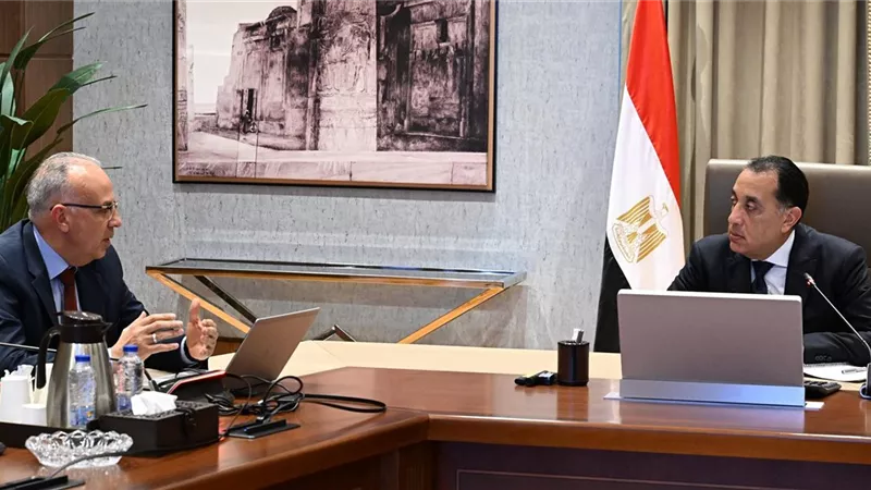 «مدبولي» يتابع مع وزير الري عددا من ملفات منظومة المياه