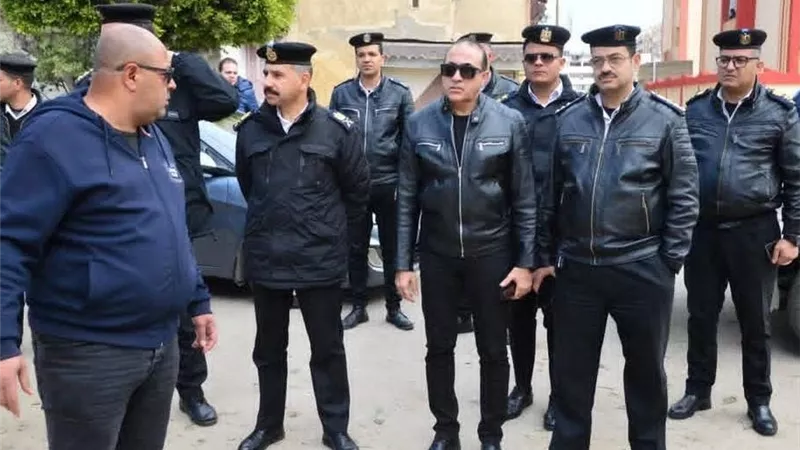 رئيس مدينة بورفؤاد يقود أولى خطوات إزالة الأسواق العشوائية بمساكن العبور