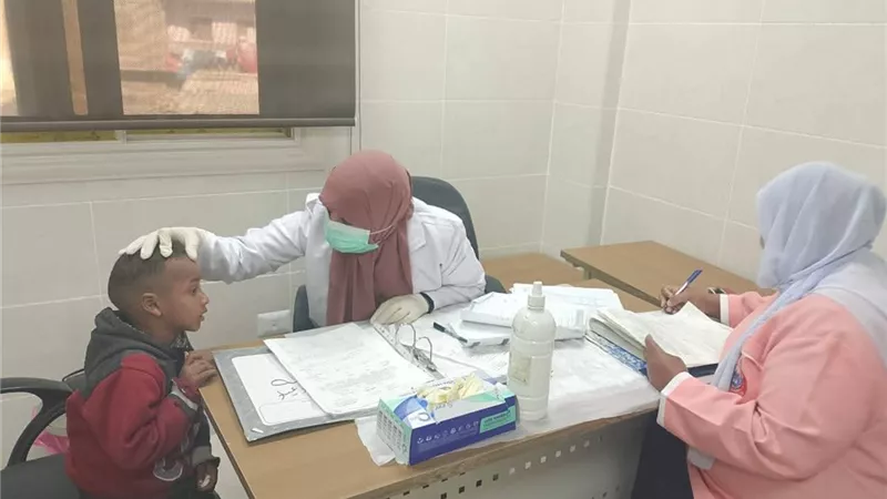 مديرية الصحة بالأقصر تنظم قوافل طيبة مجانية في مدينة أرمنت