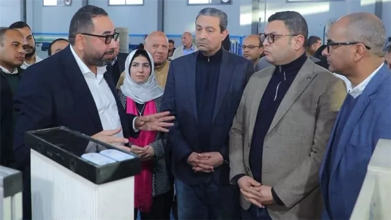 محافظ دمياط ووزير الإسكان يتفقدان أحد المصانع المرتبطة بمعالجة المياه