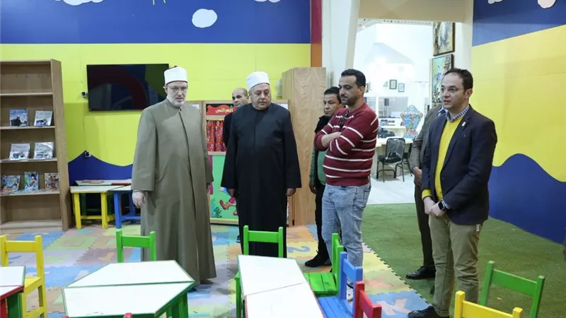 وكيل الأزهر ورئيس قطاع المعاهد الأزهرية يتفقدان جناح الأزهر بمعرض الكتاب