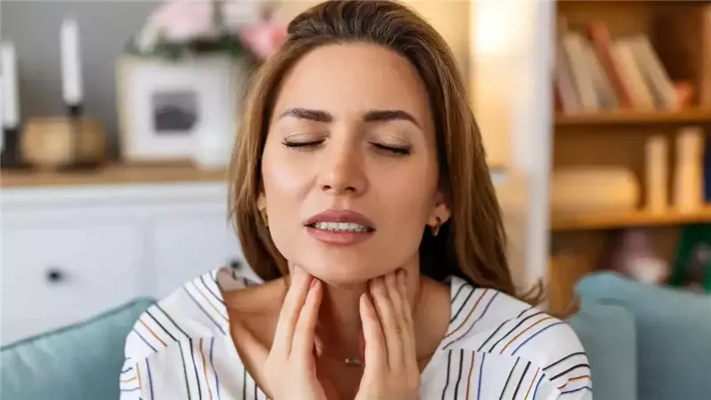 5 عادات يومية تهدد صحة الغدة الدرقية.. تعرف عليها