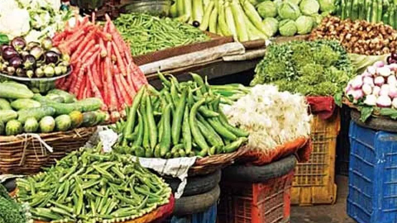 الطماطم بـ 6.5 جنيه.. استقرار أسعار الخضراوات بسوق العبور 