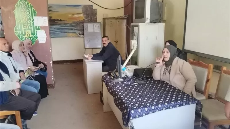 اجتماع موسع لوكيلة إدارة دسوق التعليمية مع رؤساء لجان الشهادة الإعدادية
