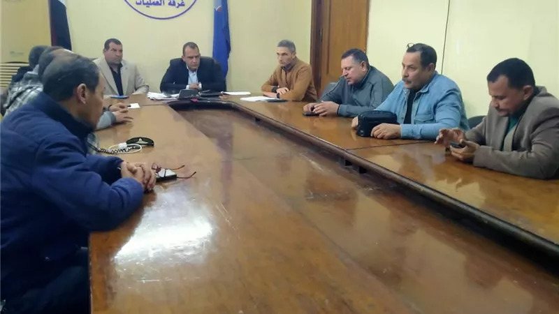 رئيس مدينة دمنهور: الالتزام الكامل بالتعليمات والحسم مع أي مخالفات بالقرى 