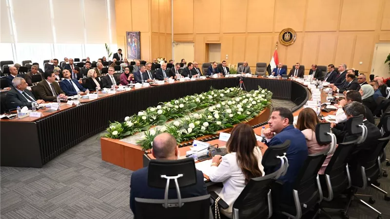 كامل الوزير: الدولة ملتزمة بتوريد كميات الغاز اللازمة لتشغيل مصانع الأسمدة