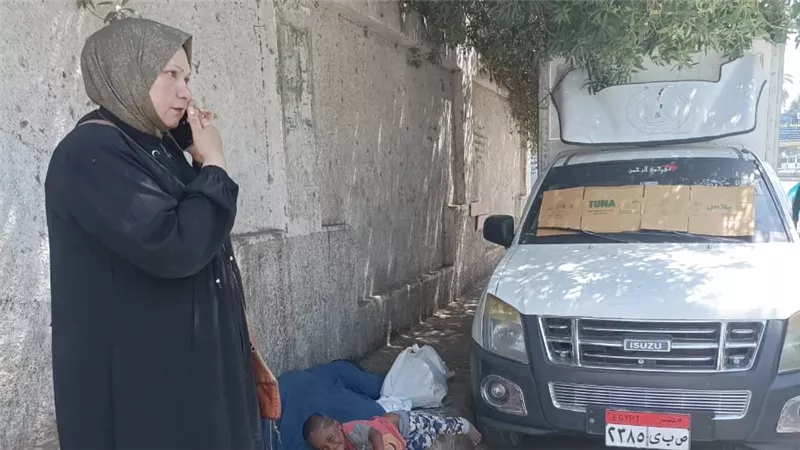 نزيف وإعياء شديد.. حماية الطفل تنقذ أمًا وطفليها بمجمع مواقف قنا
