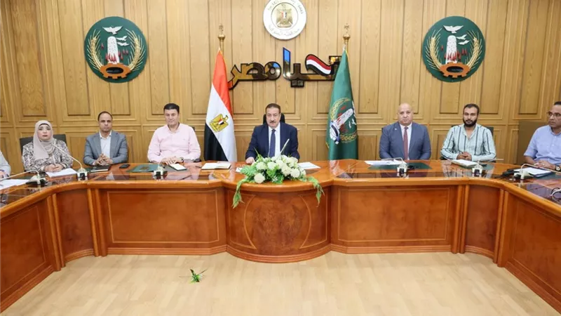 محافظ المنوفية يتابع إنجازات 
