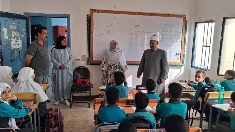 رئيس الإدارة المركزية لمنطقة الإسماعيلية الأزهرية يتفقد معهد آل نوح النموذجي التجريبي