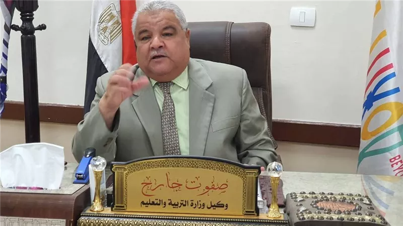 وكيل تعليم الأقصر يعقد اجتماعًا مع مسؤولي التعليم المجتمعي بالإدارات التعليمية