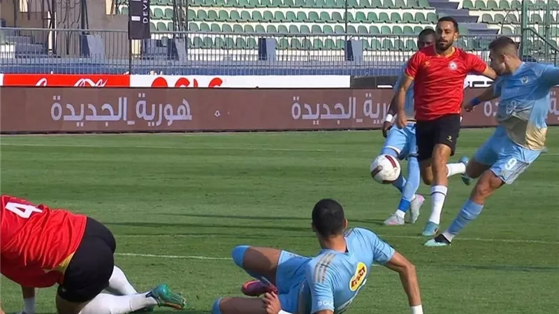 30 دقيقة | التعادل الإيجابي يسيطر على لقاء الأهلي والحرس .. الأحمر الأكثر خطورة