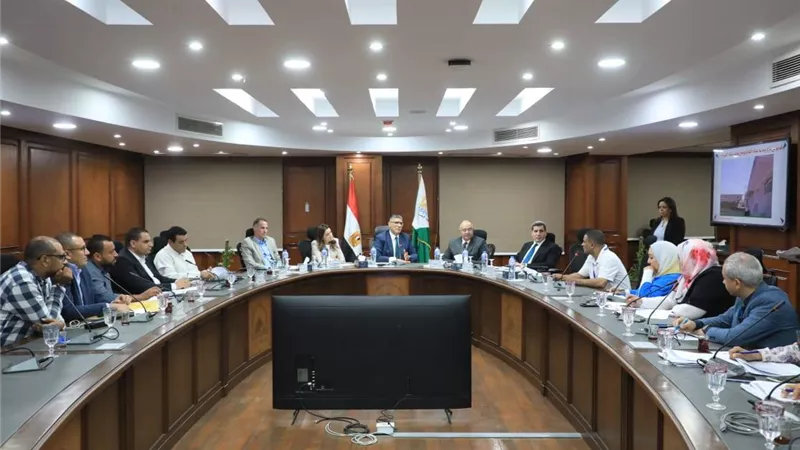 محافظ الجيزة يعقد اللقاء الأسبوعي لبحث شكاوى المواطنين بمركز منشأة القناطر وحي الدقي