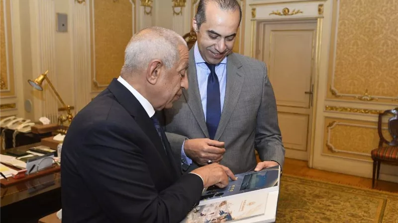 وزير الشؤون النيابية ورئيس الأكاديمية البحرية يبحثان سبل تعزيز التنمية