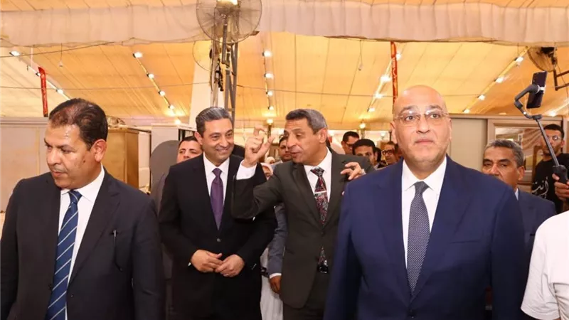 محافظا دمياط والسويس يفتتحون معرض الأثاث 