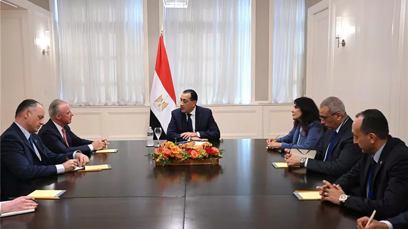 رئيس الوزراء يبحث مع رئيس 