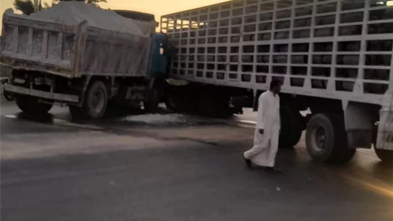 إحداهما محملة بأسطوانات بوتاجاز.. تصادم سيارتين نقل ثقيل على محور الشهيد باسم فكري بقنا