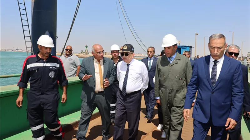 الفريق أسامة ربيع يتفقد شركة ترسانة السويس البحرية ويوجه بدراسة شاملة