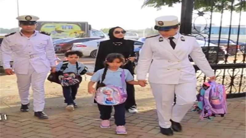 بمناسبة بدء العام الدراسى الجديد.. وزارة الداخلية تصطحب أبناء الشهداء إلى مدارسهم ..صور