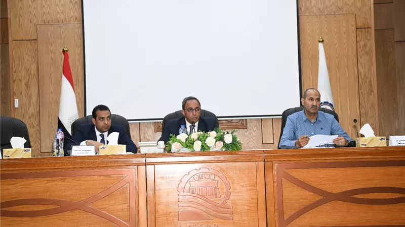 محافظ قنا: إجراءات عاجلة لإنهاء ملفات التقنين قبل دخول القانون الجديد حيز التنفيذ