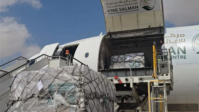 وصول الطائرة الإغاثية السعودية الـ  65 لمطار العريش لإغاثة الشعب الفلسطيني في قطاع غزة