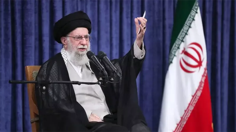  خامنئي يعترف بمطالب المتظاهرين ويحذر من مثيري الشغب في إيران