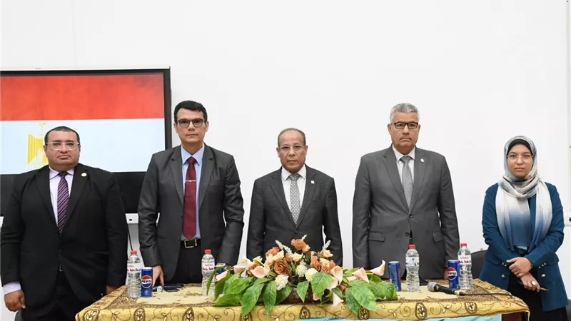 جامعة قناة السويس تنظم اللقاء التعريفي بكلية الصيدلة لاستقبال طلابها الجدد
