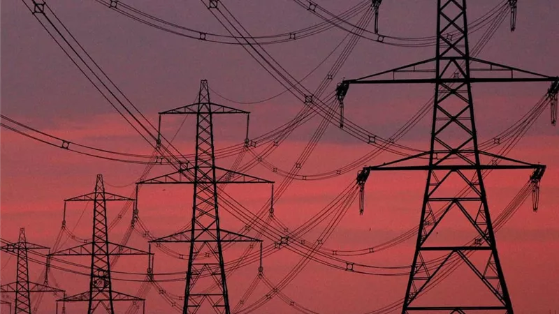 خلال أيام.. مصر توقع مع شركة إماراتية اتفاقية للدراسات النهائية للربط الكهربائي بين القاهرة وروما | خاص
