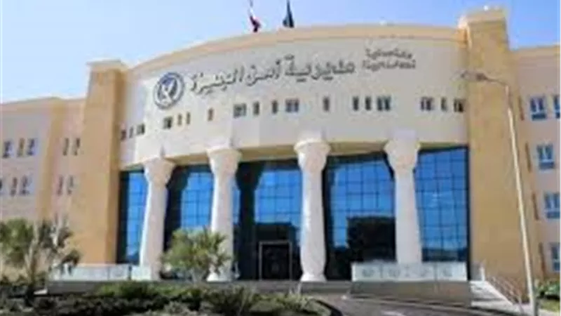 قائد سيارة يتهم فتاتين بالاعتداء عليه أثناء سيره بمدينة الشيخ زايد
